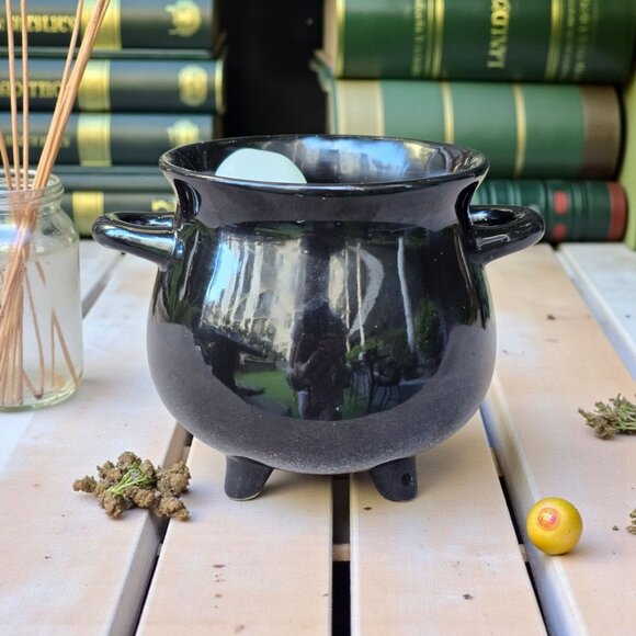 Handmade ✦ Witch’s Cauldron Candle ✦ Coffee Cake Vanilla Cinnamon Brandy Soy Wax - Picture 6 of 6